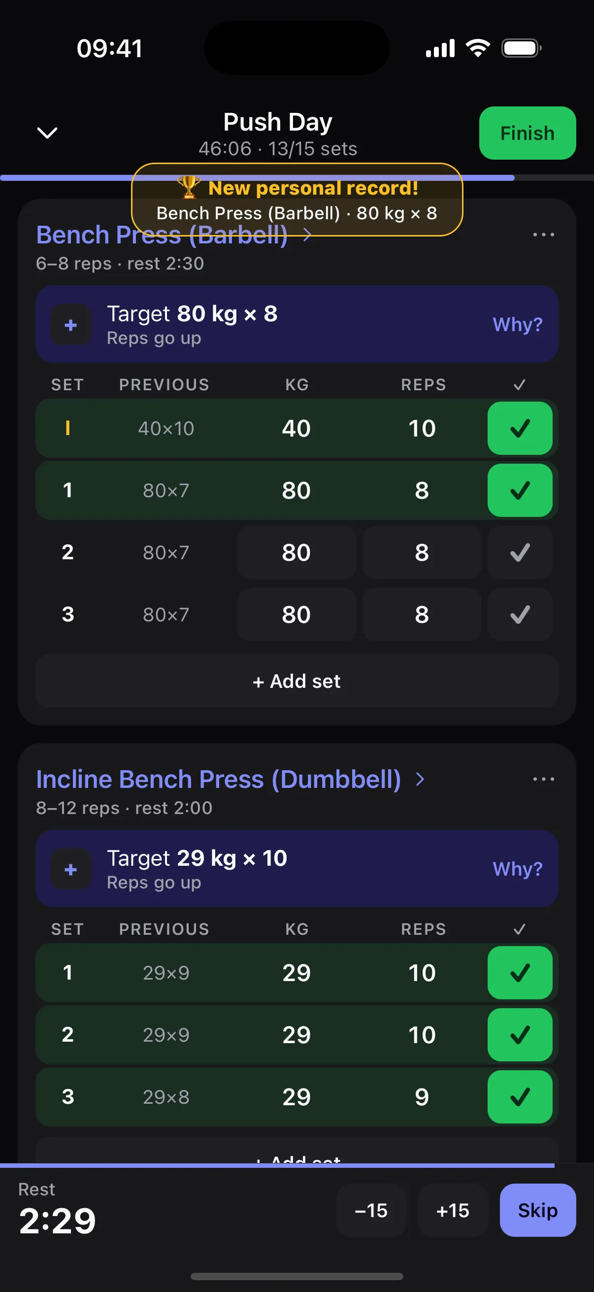 Live workout screen: set table and rest timer